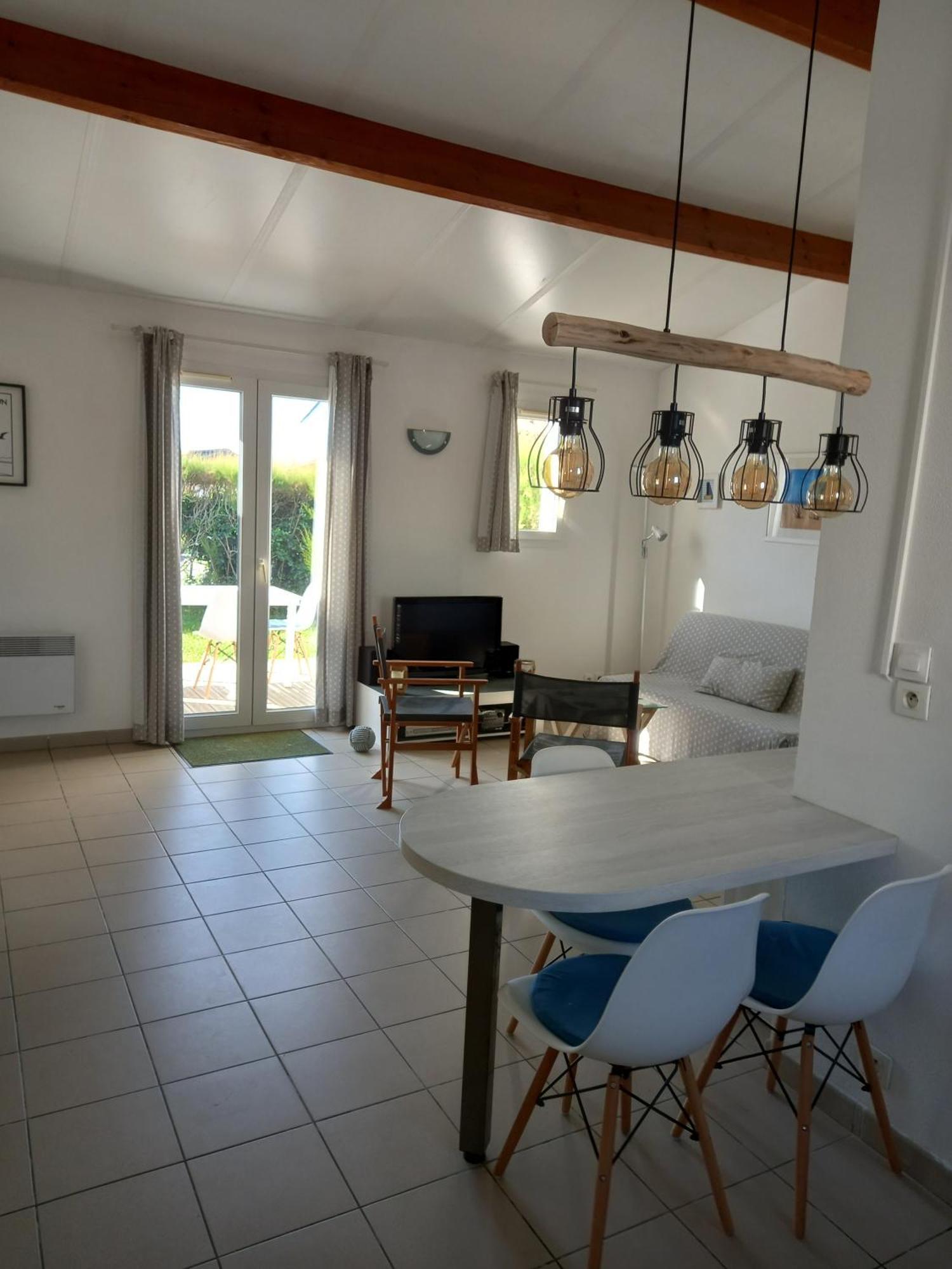 Maison Cosy Avec Piscine Partagee Le Chateau-d'Oleron Exterior photo