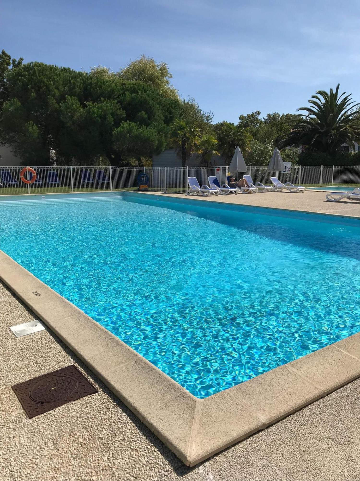 Maison Cosy Avec Piscine Partagee Le Chateau-d'Oleron Exterior photo